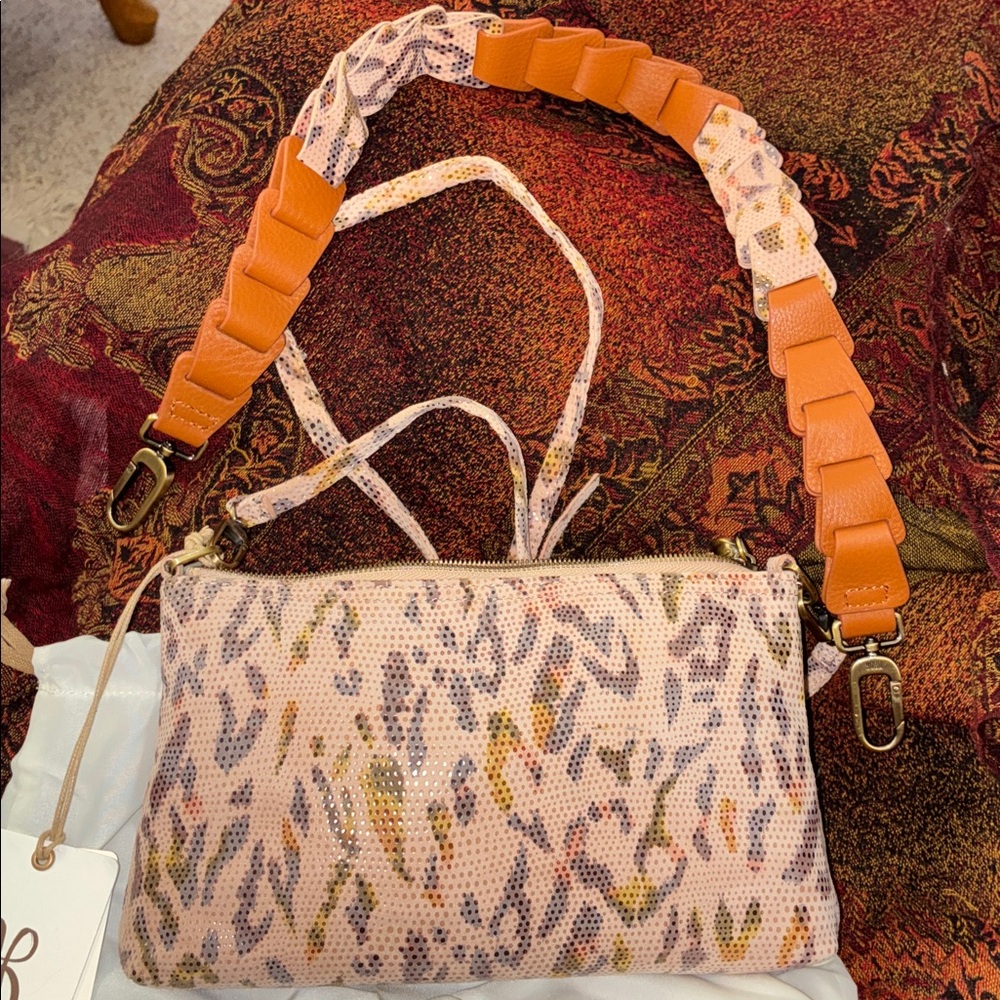 New HOBO Darcy Crossbody Wristlet Summer Safari Leather purse wristlet tan brown